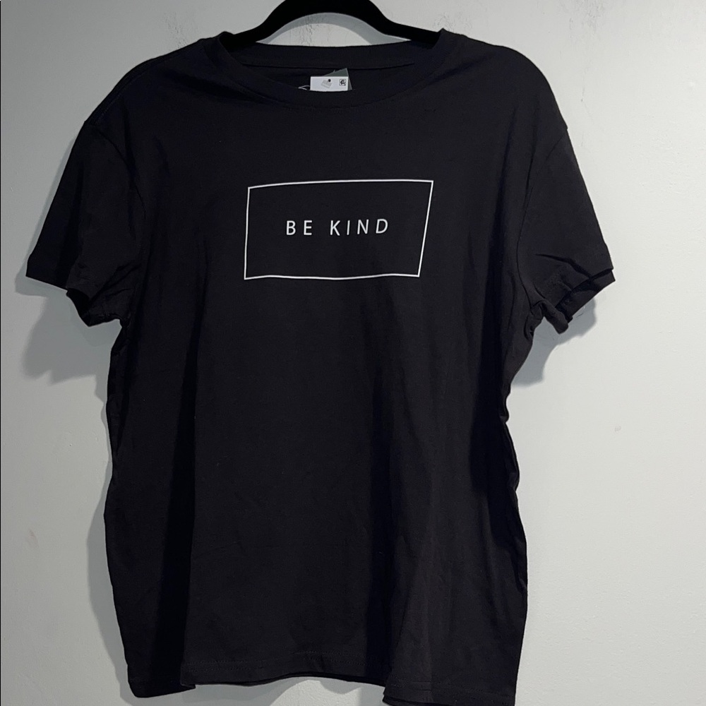 DOE Be Kind NWT tee